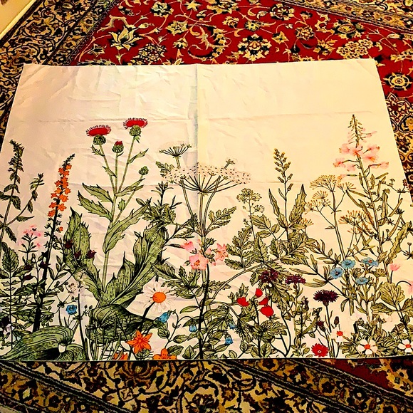 UO Floral wall tapestry NWOT